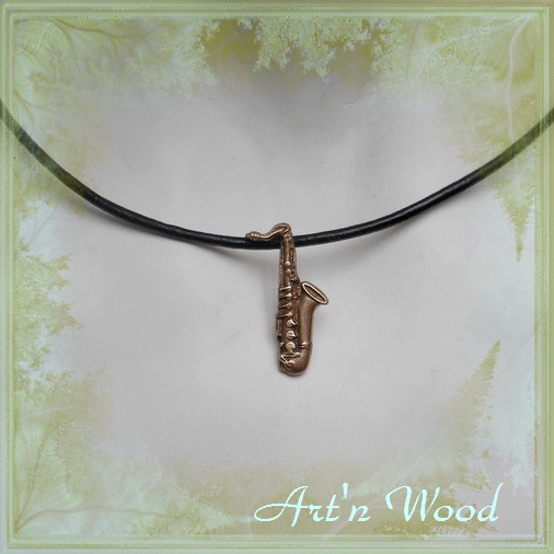 Pendentif artisanal saxophone en bronze doré